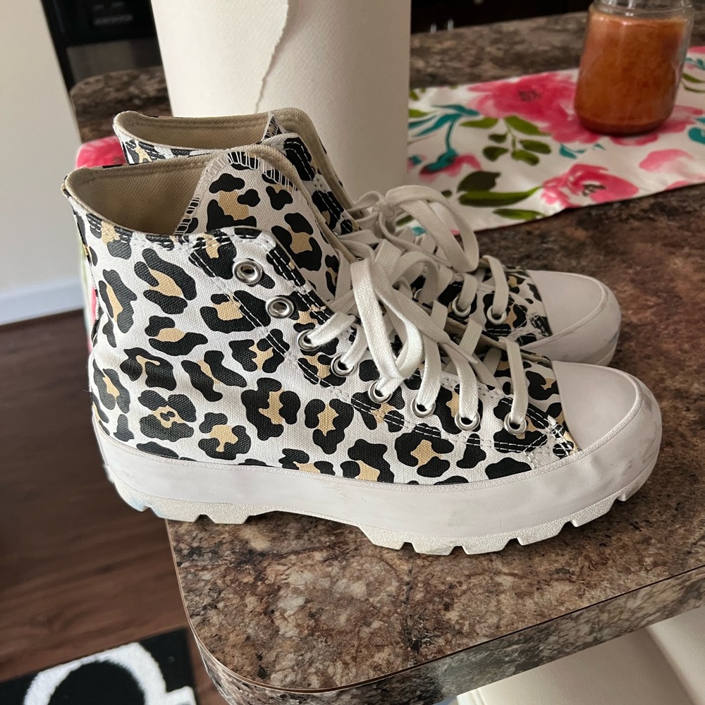 Converse leopard print size 9